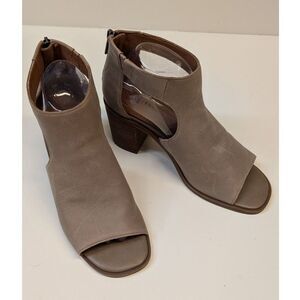Lucky Brand Tarrinax Block Heel, size 8.5